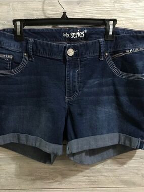 Women's Series Denim Rolled Cuff Denim Shorts